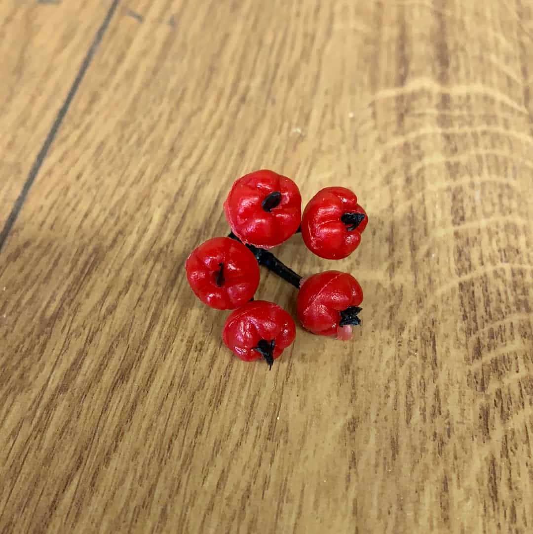 3cm Red Berry Cluster x 100 pieces